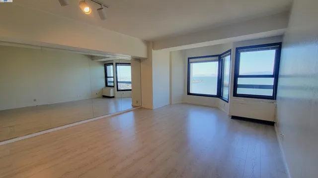 $526,000 | 6363 Christie Avenue, Unit 1915, Emeryville, CA 94608