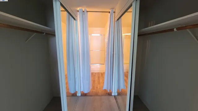 $526,000 | 6363 Christie Avenue, Unit 1915, Emeryville, CA 94608