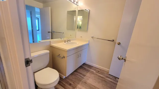 $526,000 | 6363 Christie Avenue, Unit 1915, Emeryville, CA 94608