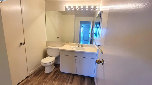 $526,000 | 6363 Christie Avenue, Unit 1915, Emeryville, CA 94608