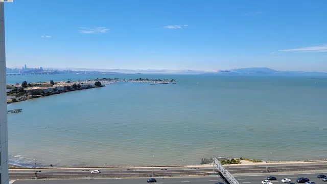 $526,000 | 6363 Christie Avenue, Unit 1915, Emeryville, CA 94608