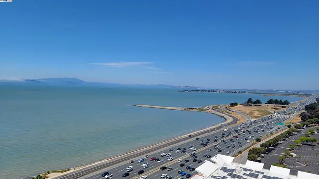 $526,000 | 6363 Christie Avenue, Unit 1915, Emeryville, CA 94608