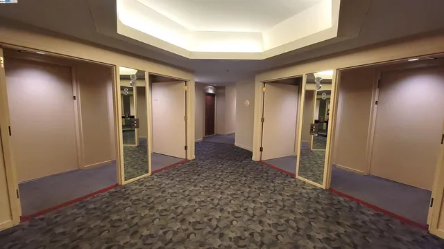 $526,000 | 6363 Christie Avenue, Unit 1915, Emeryville, CA 94608