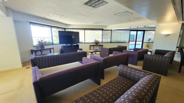 $526,000 | 6363 Christie Avenue, Unit 1915, Emeryville, CA 94608