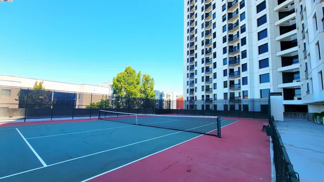 $526,000 | 6363 Christie Avenue, Unit 1915, Emeryville, CA 94608