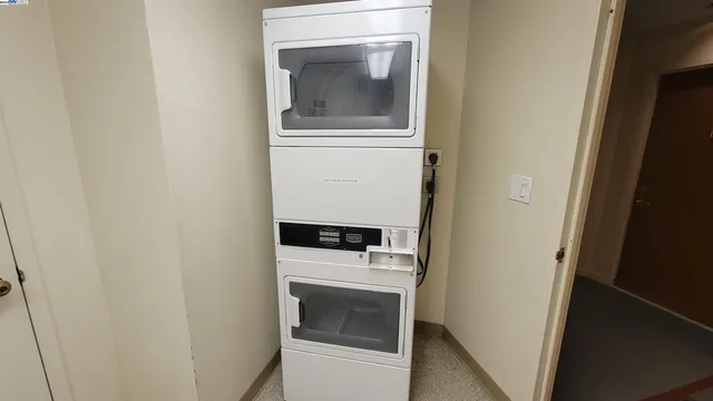 $526,000 | 6363 Christie Avenue, Unit 1915, Emeryville, CA 94608