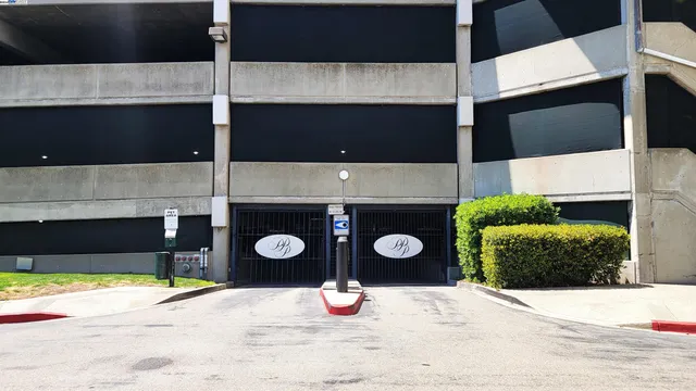 $526,000 | 6363 Christie Avenue, Unit 1915, Emeryville, CA 94608