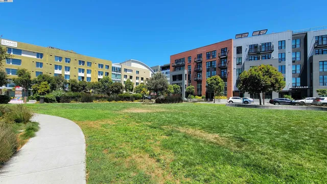 $526,000 | 6363 Christie Avenue, Unit 1915, Emeryville, CA 94608