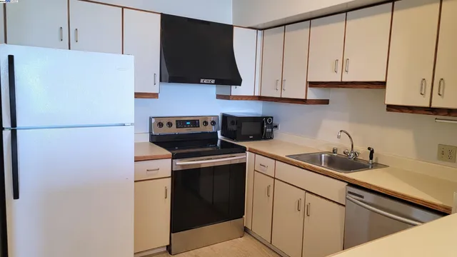 $526,000 | 6363 Christie Avenue, Unit 1915, Emeryville, CA 94608