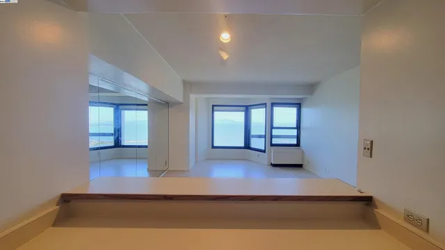 $526,000 | 6363 Christie Avenue, Unit 1915, Emeryville, CA 94608