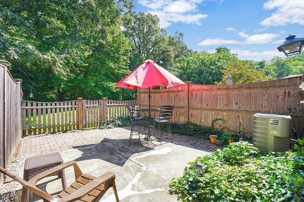 146 Jamestown Drive, Unit 146 Springfield, MA 01108 - Photo 3 of 26