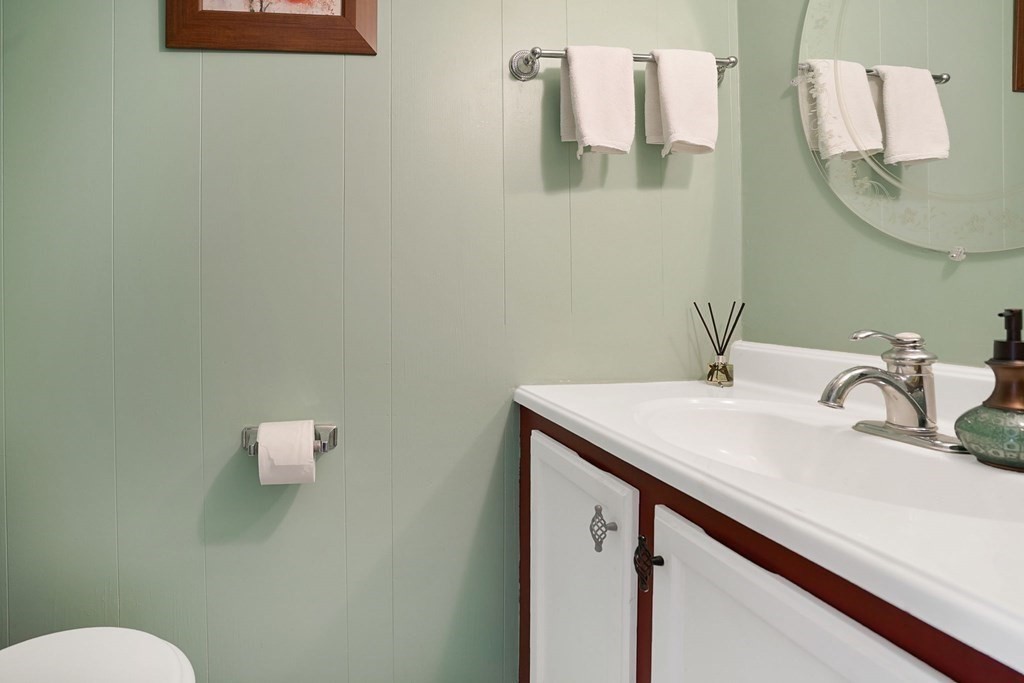 146 Jamestown Drive, Unit 146 Springfield, MA 01108 - Photo 9 of 26 a bathroom with a sink vanity and mirror