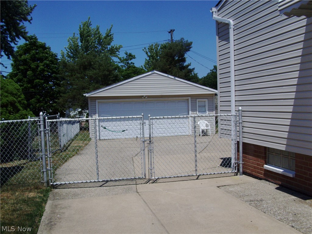 30425 Forestgrove Road Willowick, OH 44095 - Photo 3 of 12