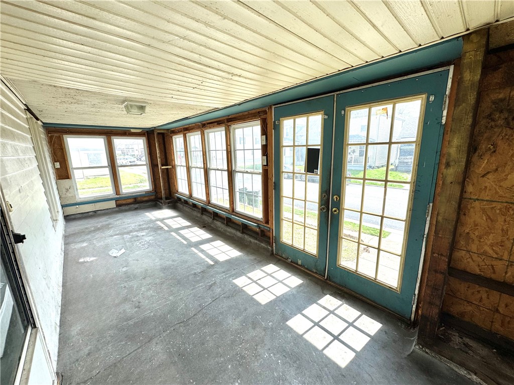 348 Fairview Avenue Hamilton, OH 45015 - Photo 2 of 9 This bright sunroom offers abundant natural light and an inviting space for relaxation or entertainment.