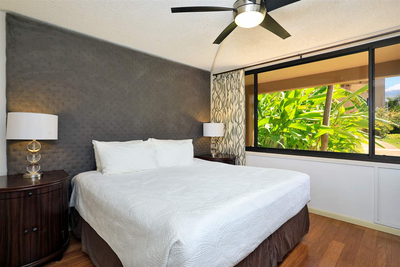 2695 South Kihei Road, Unit 10115 Kihei, HI 96753 - Photo 14 of 28 a bedroom with a large bed and a large window