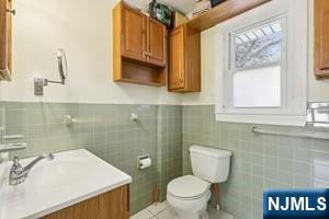 63 West Airmount Road Mahwah, NJ 07430 - Photo 13 of 20 a bathroom with a sink toilet and window