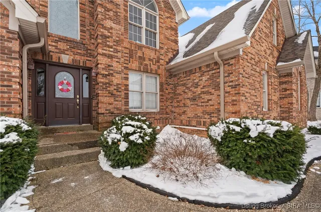 $575,000 | 3048 Wolf Den Court, New Albany, IN 47150