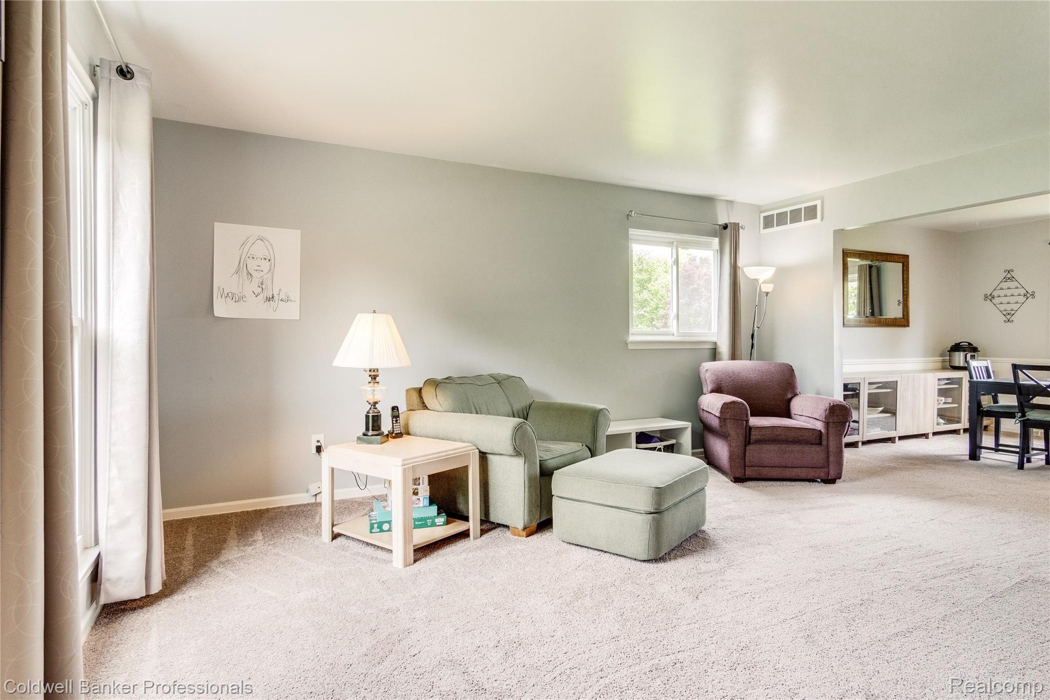 2481 Eaton Gate Road Lake Orion, MI 48360 - Photo 25 of 71 Living room from foyer