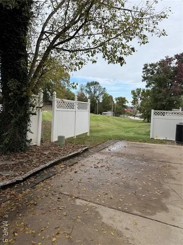 $299,000 | 100 Cardinal Villas Drive, Unit 2A, St. Peters, MO 63376