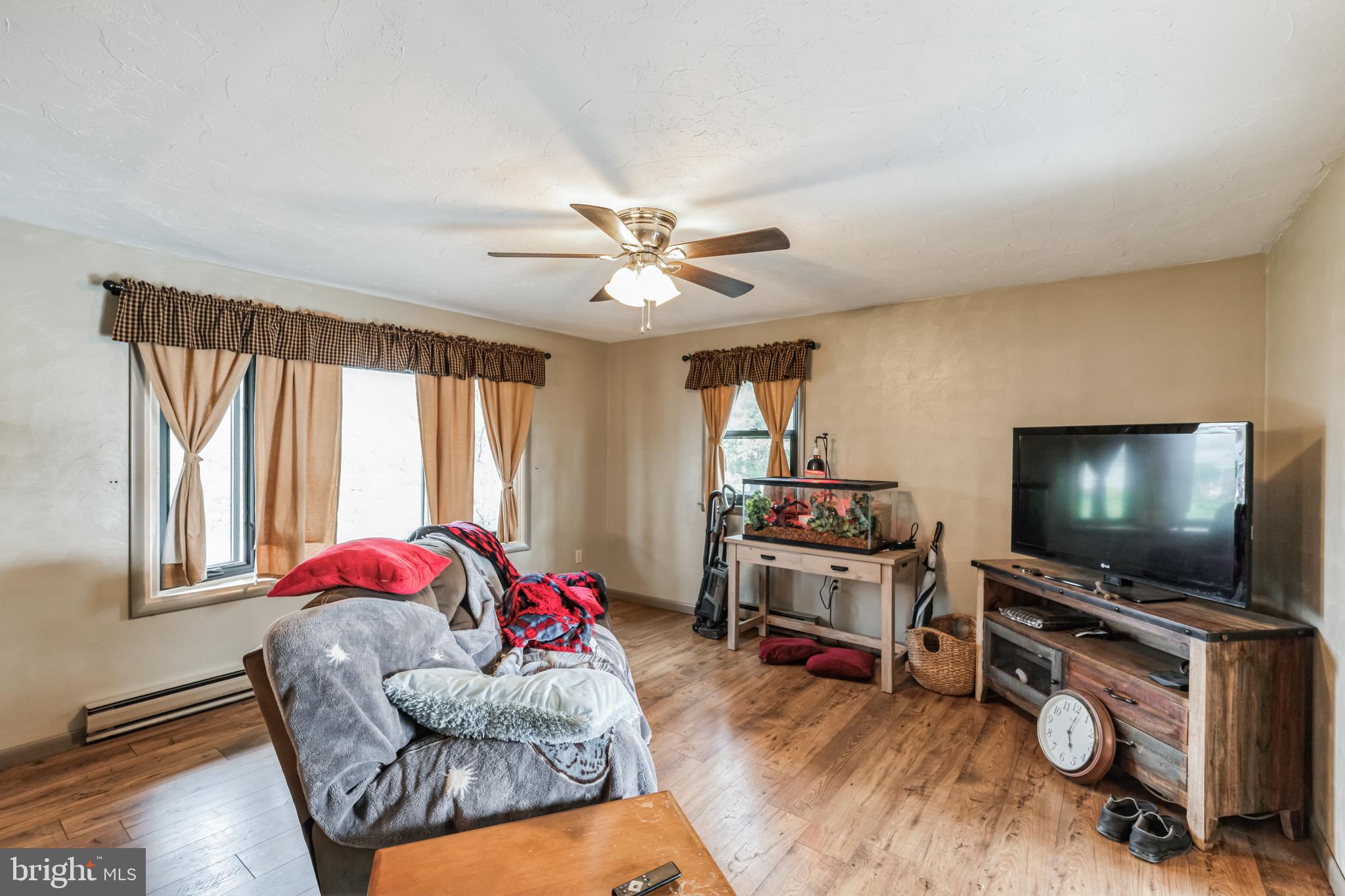 387 Leedy Road Spring Grove, PA 17362 - Photo 4 of 32