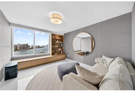 $9,500 | 400 South Pointe Drive, Unit 1501, Miami Beach, FL 33139
