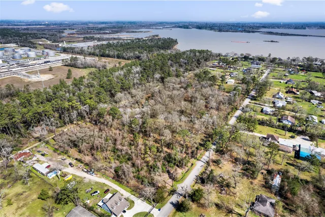 $800,000 | 16725 Shady Lane, Channelview, TX 77530