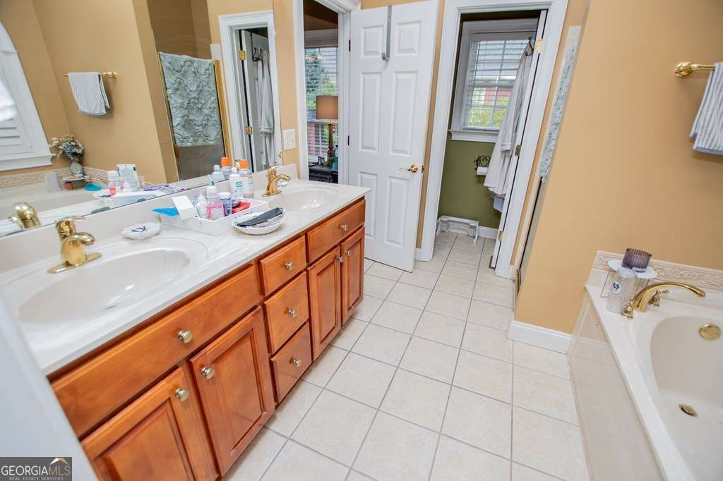 204 Pinehurst Way Carrollton, GA 30116 - Photo 20 of 61 a bathroom with a sink a mirror and a bathtub