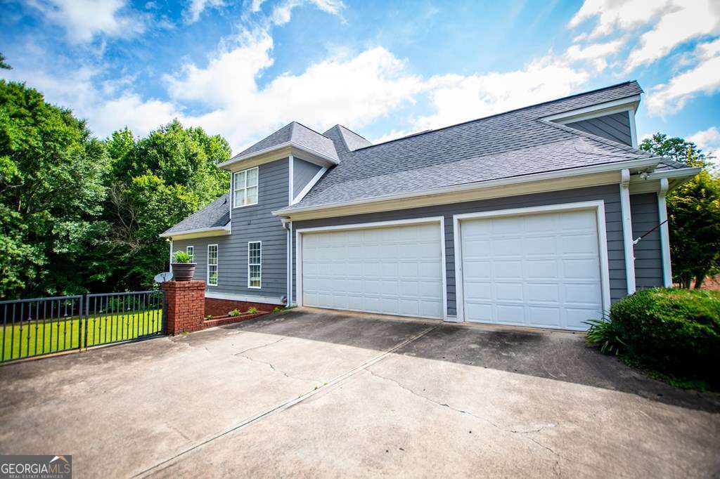 204 Pinehurst Way Carrollton, GA 30116 - Photo 50 of 61 a front view of a house with a garage
