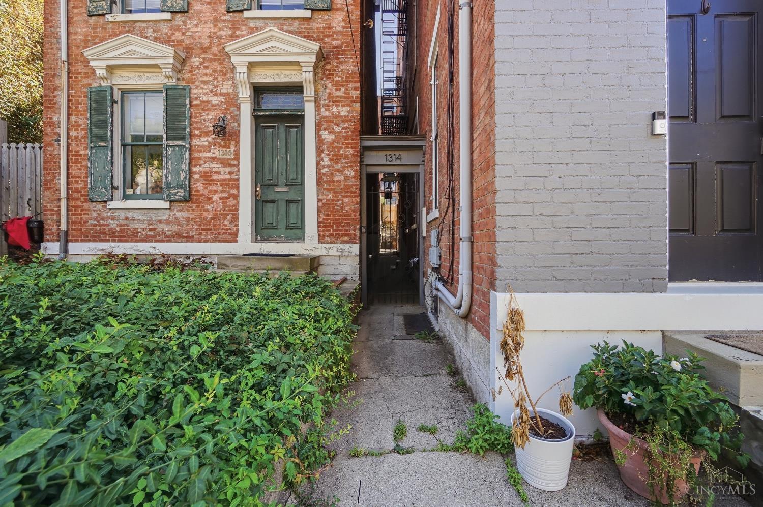 1314 Spring Street, Unit 4 Cincinnati, OH 45202 - Photo 2 of 37 Gallery Image 2