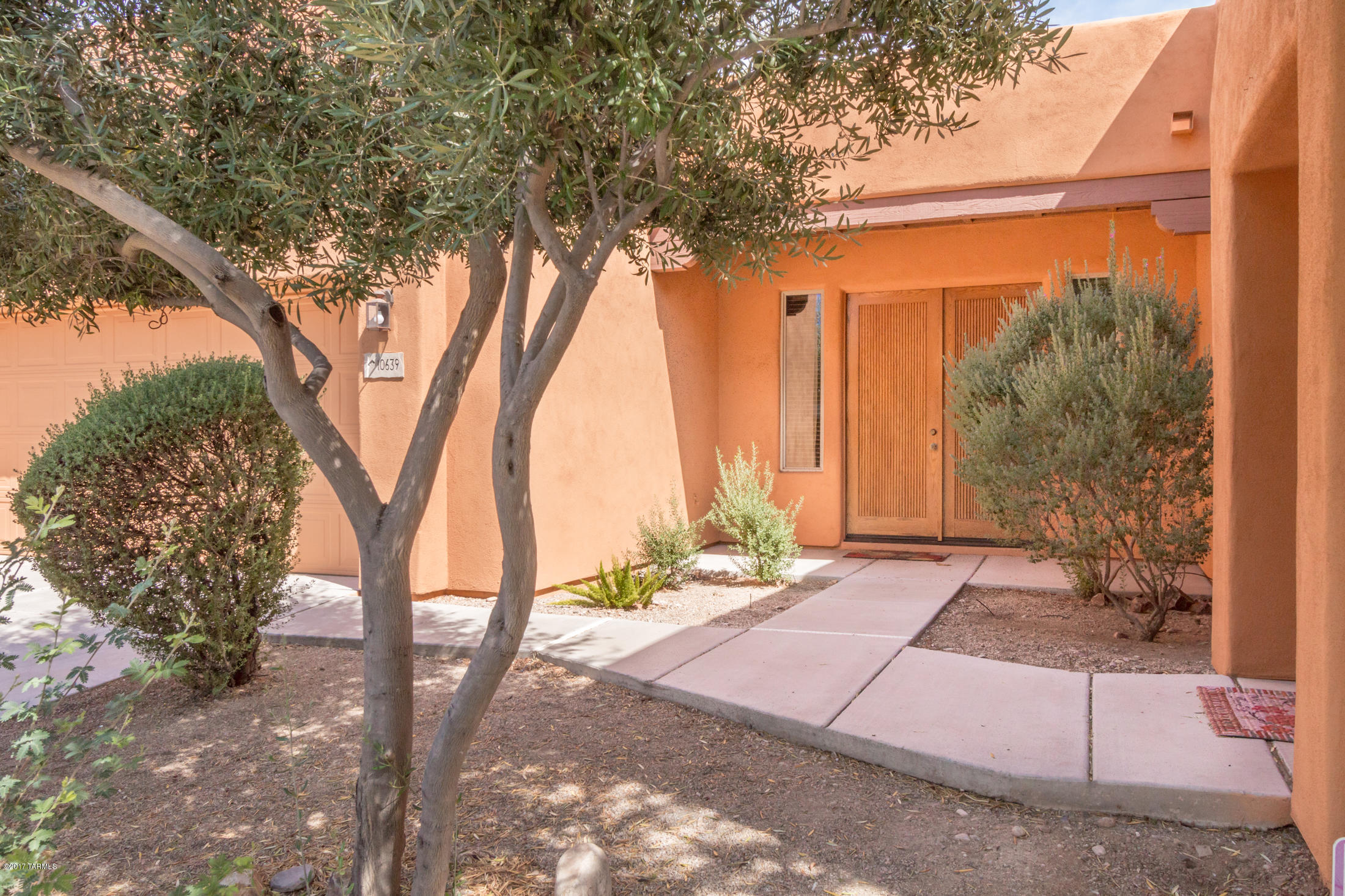 10639 East Ralph Alvarez Place Tucson, AZ 85747 - Photo 2 of 47