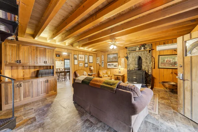 a view of entryway with a front door