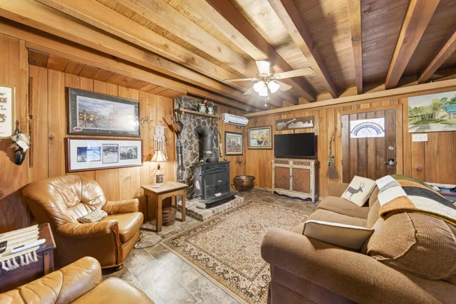 a view of a livingroom with furniture