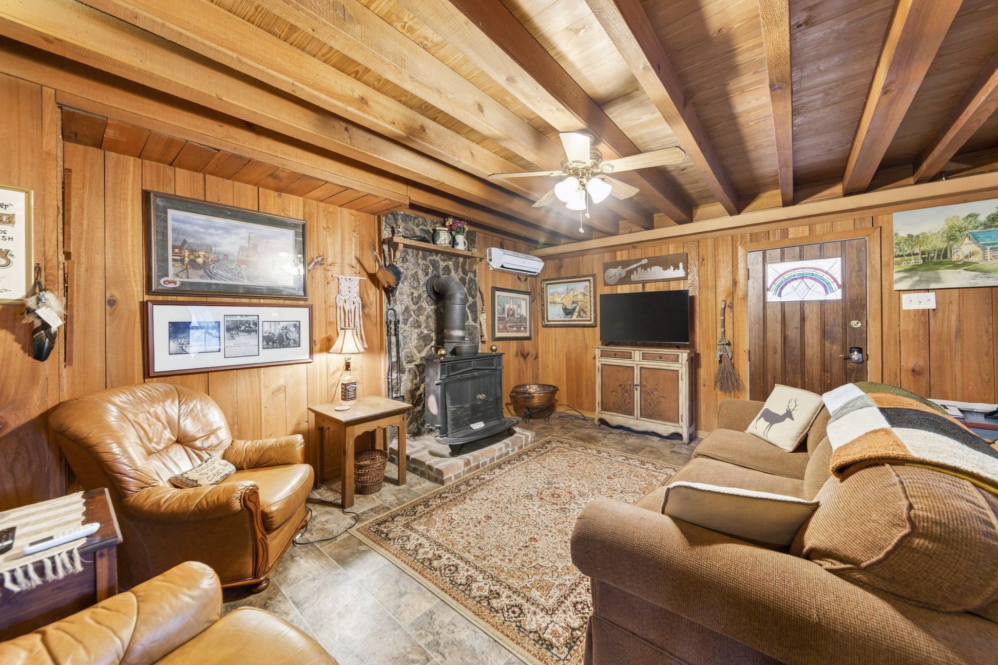 5084 Dorris Road Greenbrier, TN 37073 - Photo 25 of 89 a living room with furniture and a flat screen tv