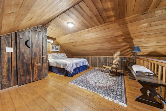 a view of back yard of the house