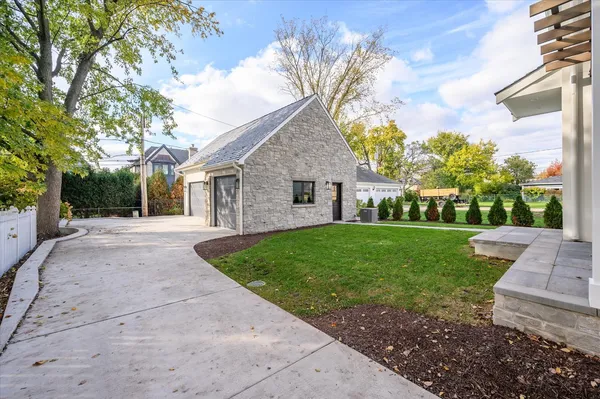 $2,495,000 | 176 Arlington Avenue, Elmhurst, IL 60126