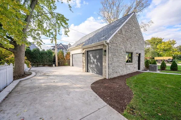 $2,495,000 | 176 Arlington Avenue, Elmhurst, IL 60126