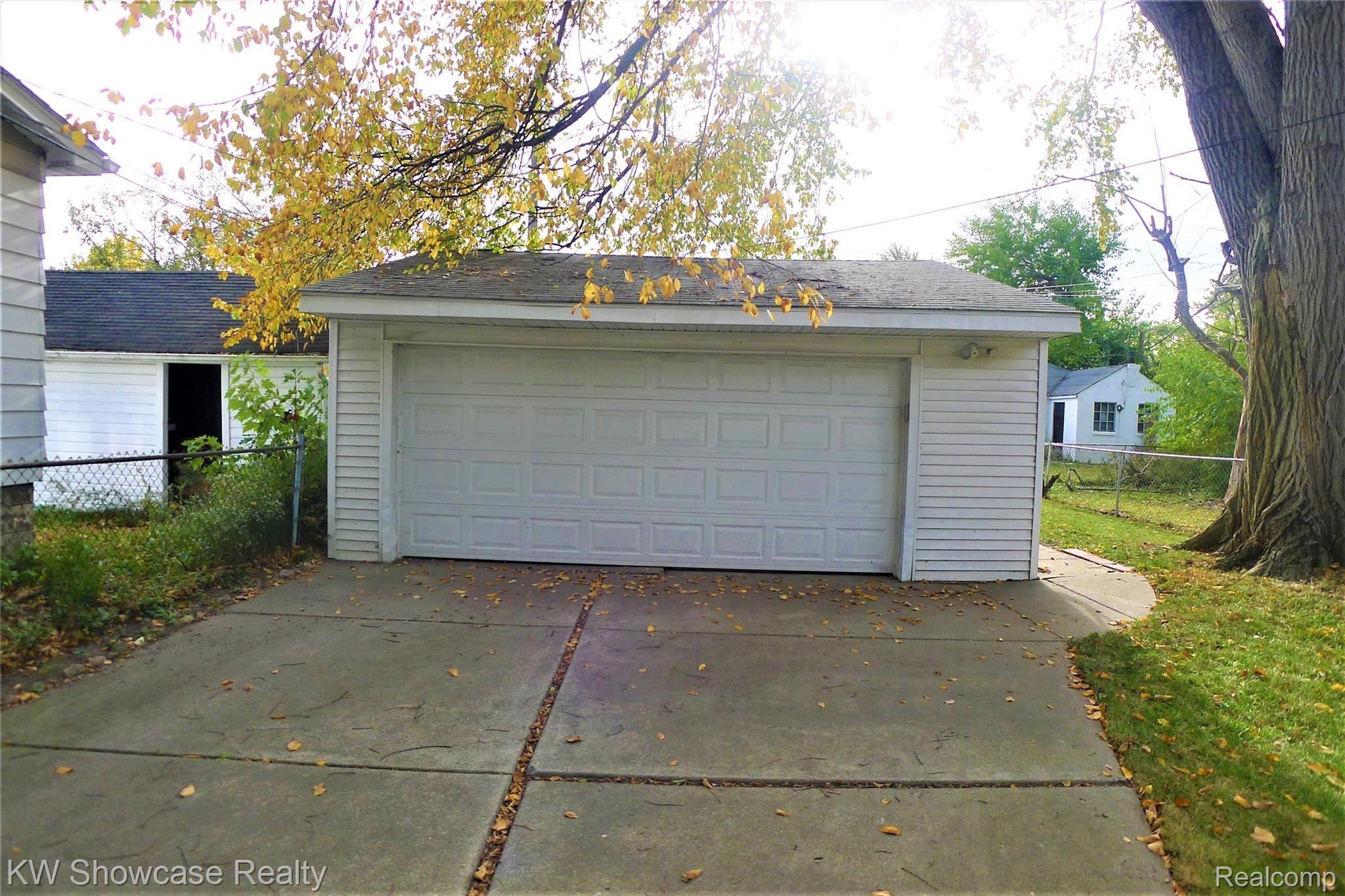 20934 Moross Road Grosse Pointe, MI 48236 - Photo 24 of 31 Keyless entry, newer opener and main overhang door.