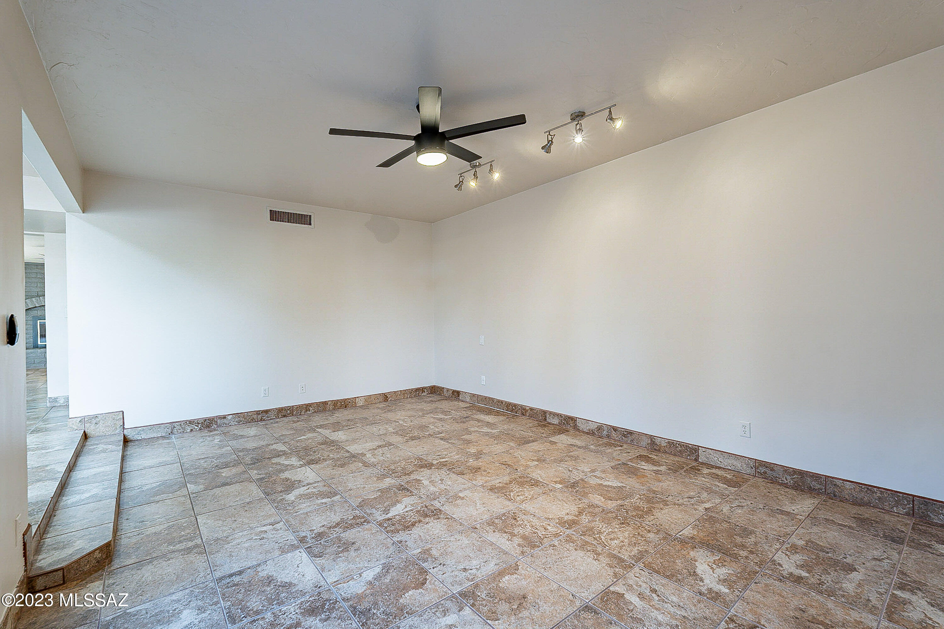 8363 North Wanda Road Tucson, AZ 85704 - Photo 7 of 43