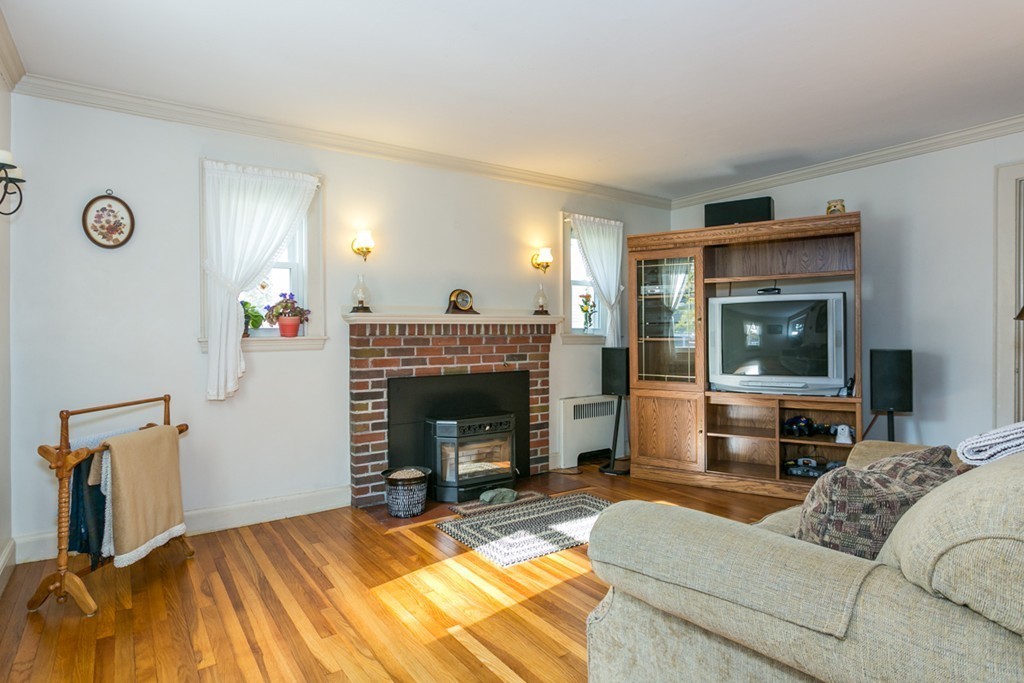 10 Evans Road Needham, MA 02492 - Photo 3 of 17 Gallery Image 3