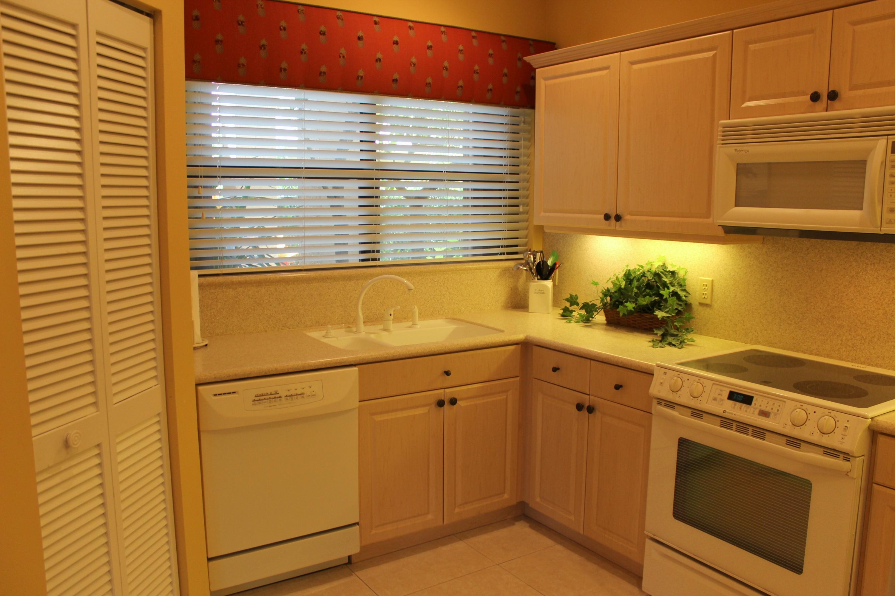 23277 Water Circle Boca Raton, FL 33486 - Photo 8 of 30 Kitchen