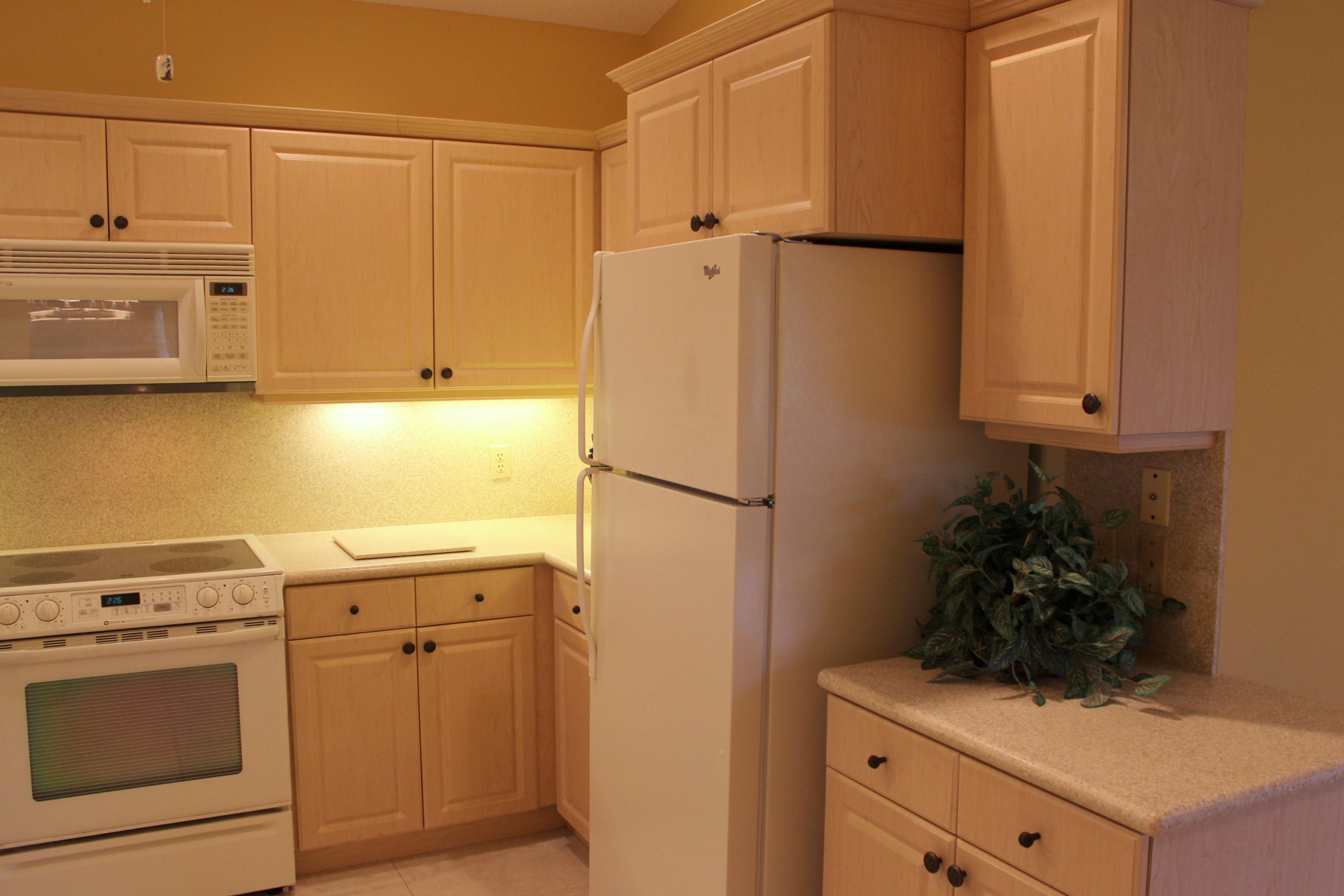 23277 Water Circle Boca Raton, FL 33486 - Photo 10 of 30 Kitchen