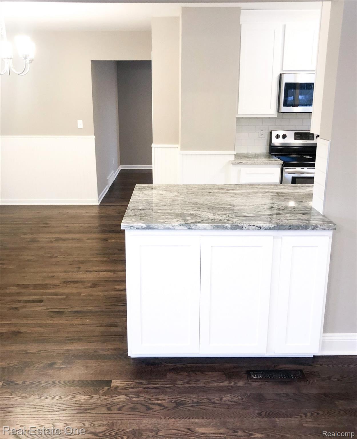 2222 Cole Road Lake Orion, MI 48362 - Photo 14 of 25 14.jpeg