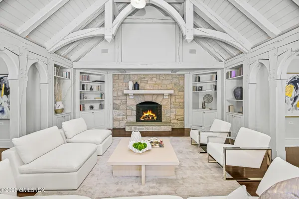 $15,600,000 | 164 Round Hill Road, Greenwich, CT 06831
