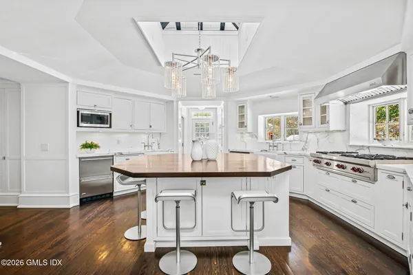 $15,600,000 | 164 Round Hill Road, Greenwich, CT 06831