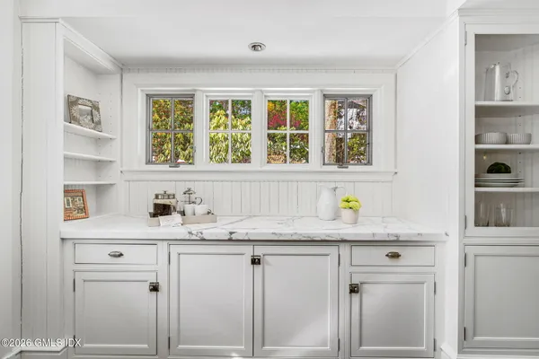 $15,600,000 | 164 Round Hill Road, Greenwich, CT 06831