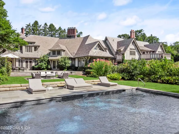 $15,600,000 | 164 Round Hill Road, Greenwich, CT 06831