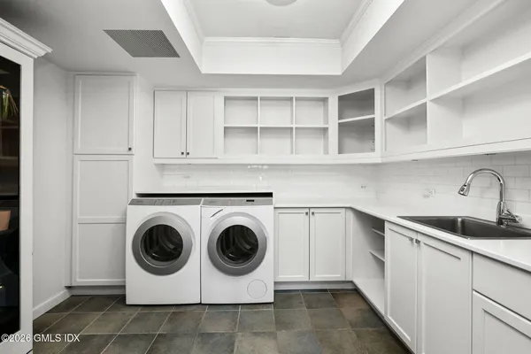 $15,600,000 | 164 Round Hill Road, Greenwich, CT 06831