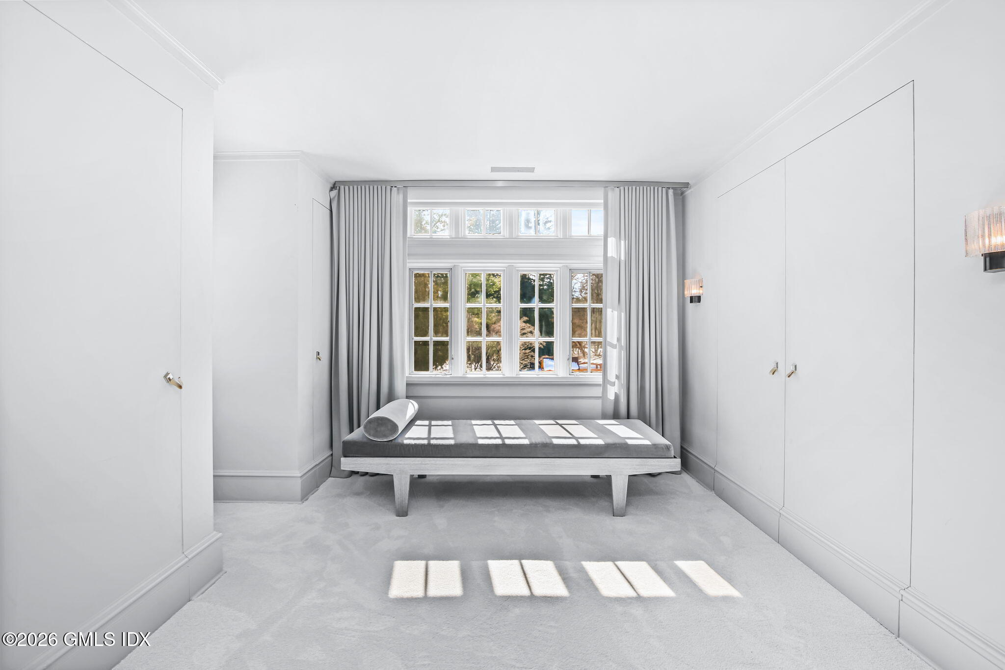 164 Round Hill Road Greenwich, CT 06831 - Photo 27 of 67 Primary Walk In Closet