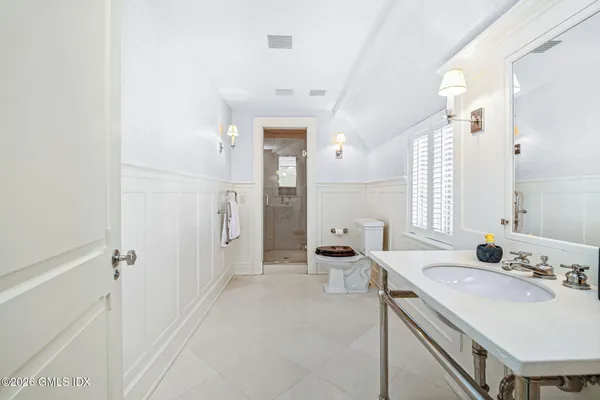 $15,600,000 | 164 Round Hill Road, Greenwich, CT 06831
