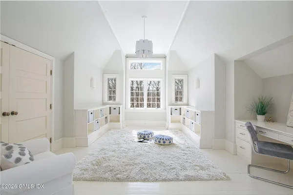 $15,600,000 | 164 Round Hill Road, Greenwich, CT 06831